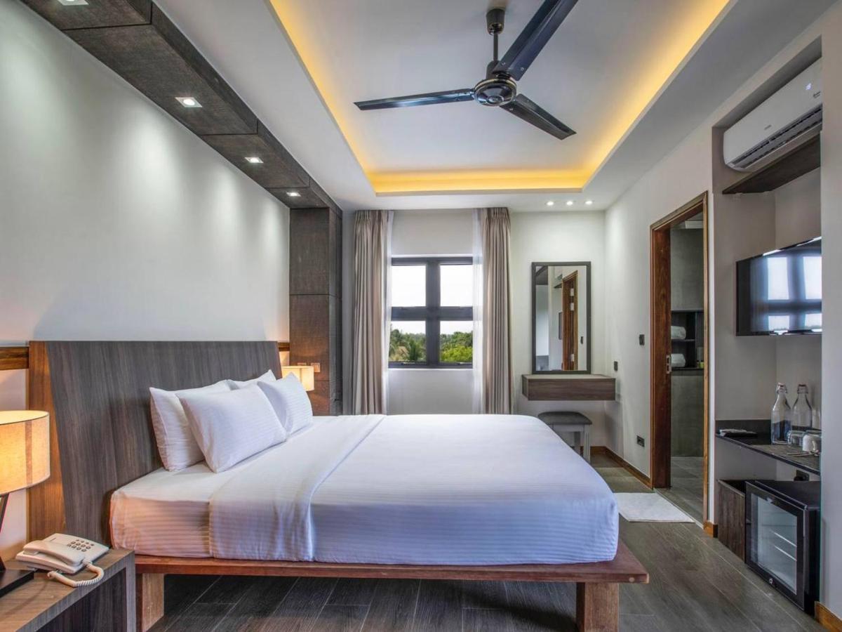 Ataraxis Grand And Spa Fuvahmulah ภายนอก รูปภาพ