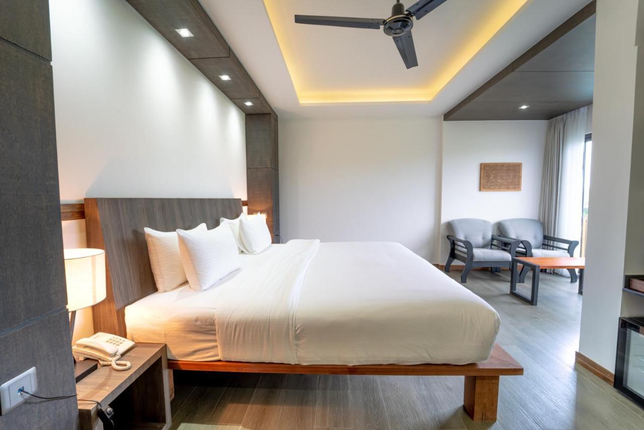 Ataraxis Grand And Spa Fuvahmulah ภายนอก รูปภาพ