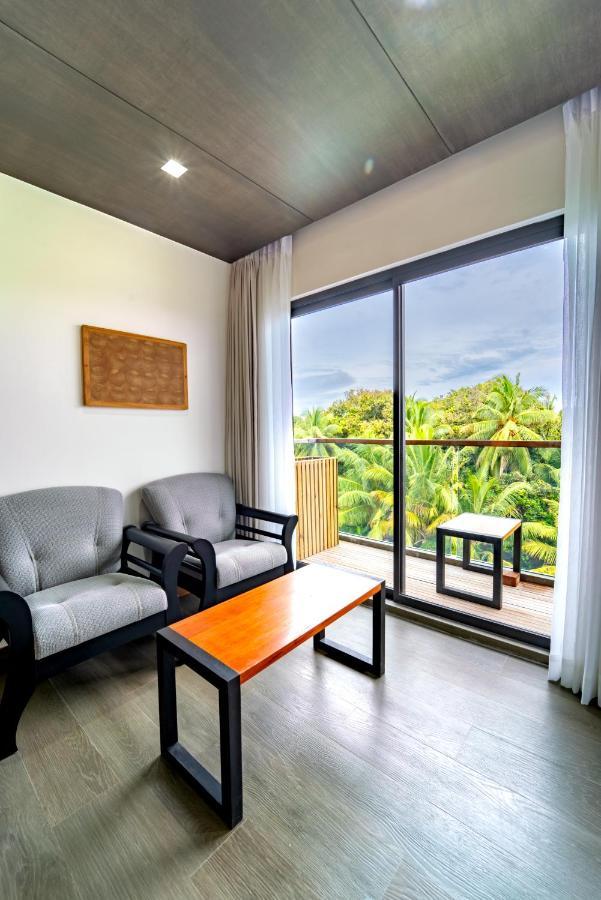 Ataraxis Grand And Spa Fuvahmulah ภายนอก รูปภาพ